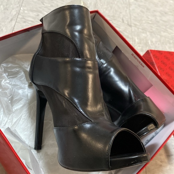 GUESS Black Heels with Zip and Lace-Up Detail - Size 11 - Picture 2 of 4